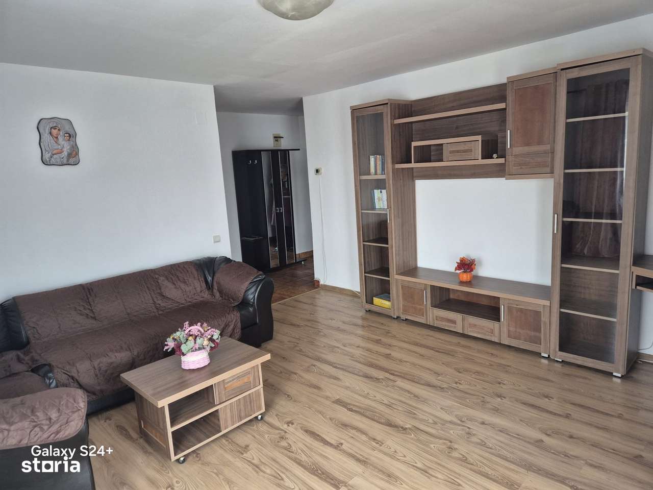 Apartament cu două camere decomandat! Str Eroilor 86! - Imagine principală: 5/11