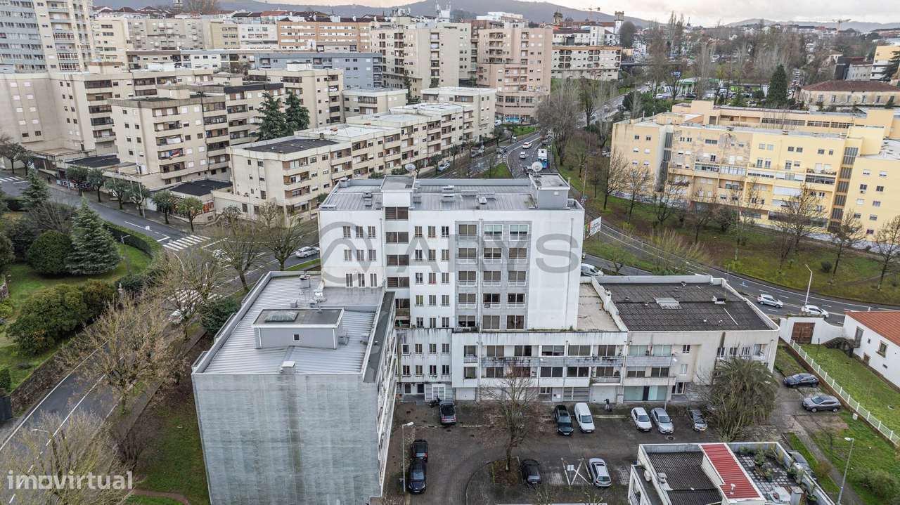 Magnífico apartamento T4, localizado no 4.º piso de um edifício de... - Grande imagem: 4/31