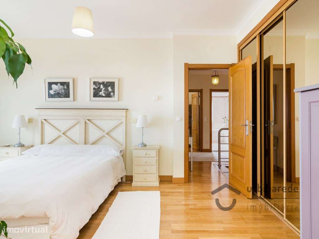 Moradia V4 em condomínio fechado no centro da Ericeira, com garagem.-28