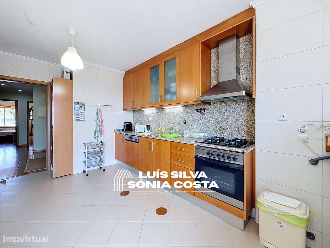 Espaçoso Apartamento T2 c/ Varanda, Garagem & Arrumos Fechados...-8