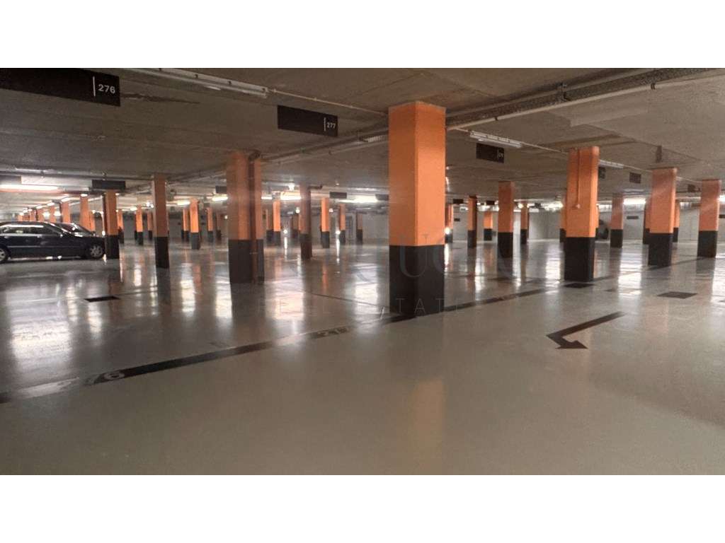 Lugar de Garagem exclusivo para Motos - Centro de Lagos - Grande imagem: 4/9