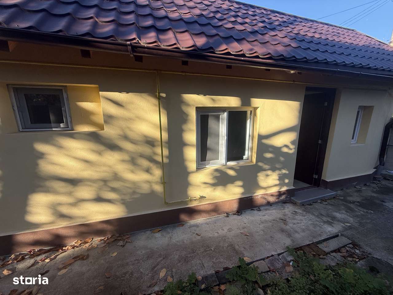 2 corpuri de Casă renovate + teren 125 mp Campina - Imagine principală: 3/20