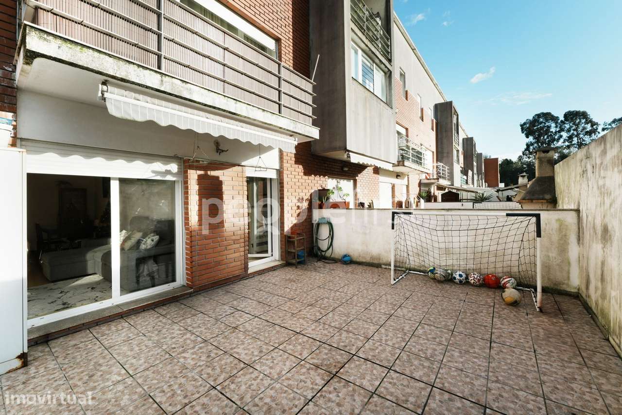 T2 com Terraço Privativo, Garagem e Arrumos-18