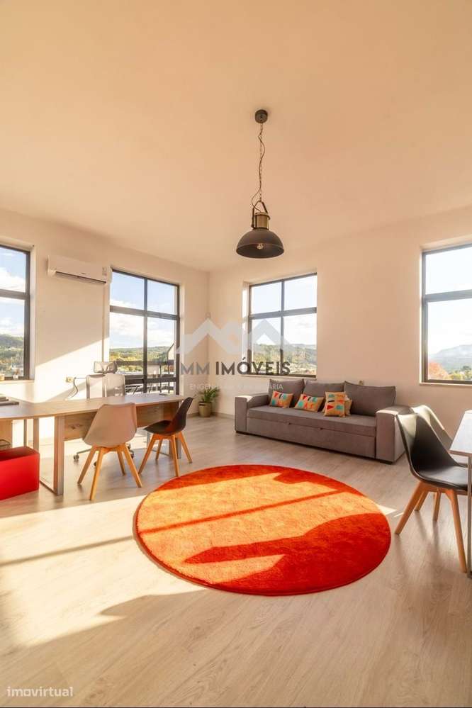 Loja | Centro Comercial S. Pedro do Sul | Luz Natural | Duas frentes S-4