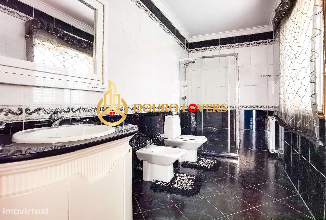 Moradia T4 com Piscina e Jardim em Ferreira - Paços de Ferreira-9