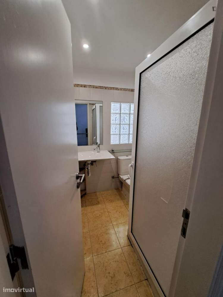 Quarto - localizado em Arroios Lisbon - Grande imagem: 2/10