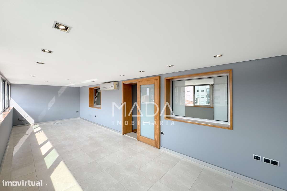 Apartamento T2+1 (último piso) c/sótão no centro histórico de Braga-6