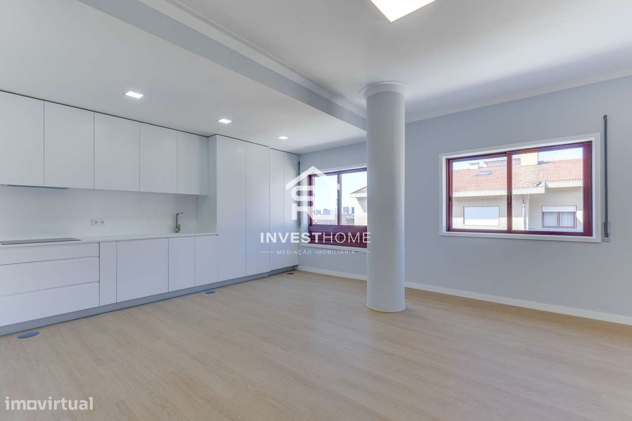 Apartamento T2+1 | Renovado | Boas Áreas | Varanda | 2 Lugares Garagem-3