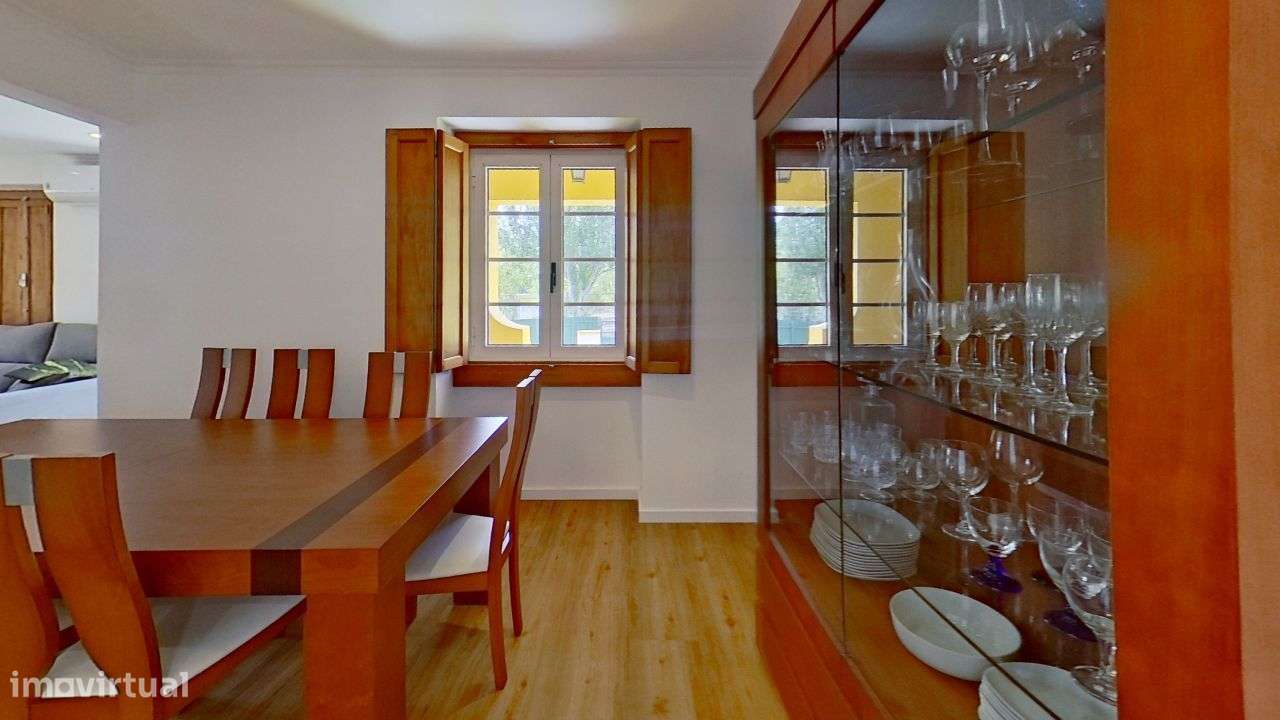 Moradia em Massamá, Rua Direita (tem anexos T-0 e T-2 independentes)-10