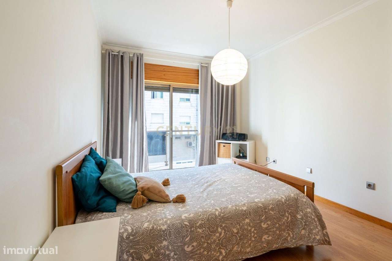 Excelente Apartamento T2 com elevador e garagem-4