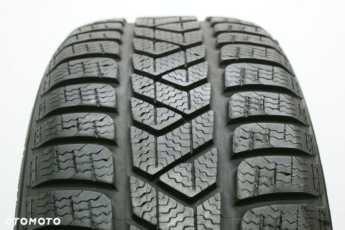 215/55R17 PIRELLI SOTTOZERO 3 WINTER , 7,5mm 2018r - 1