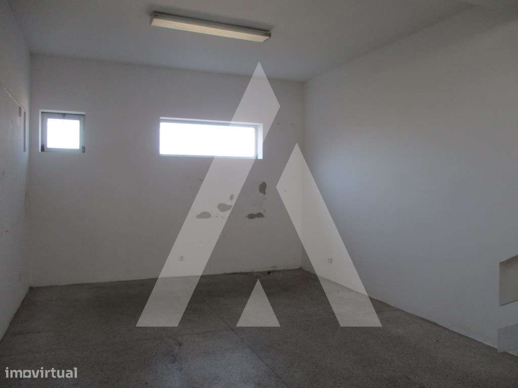 Loja no centro de Oliveira do Bairro - Grande imagem: 2/7