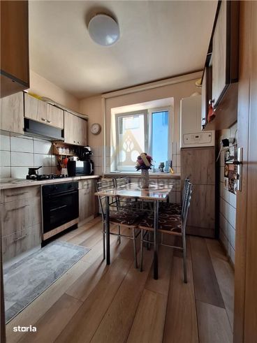 DE VANZARE  – apartament cu 3 camere, vedere superb&#259; &#537;i lini-9