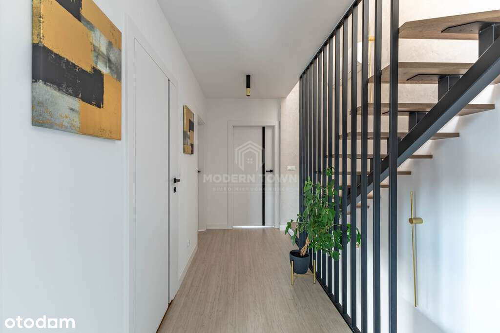 Atrakcyjny Dom Wolnostojący na Zamkniętym Osiedlu-11