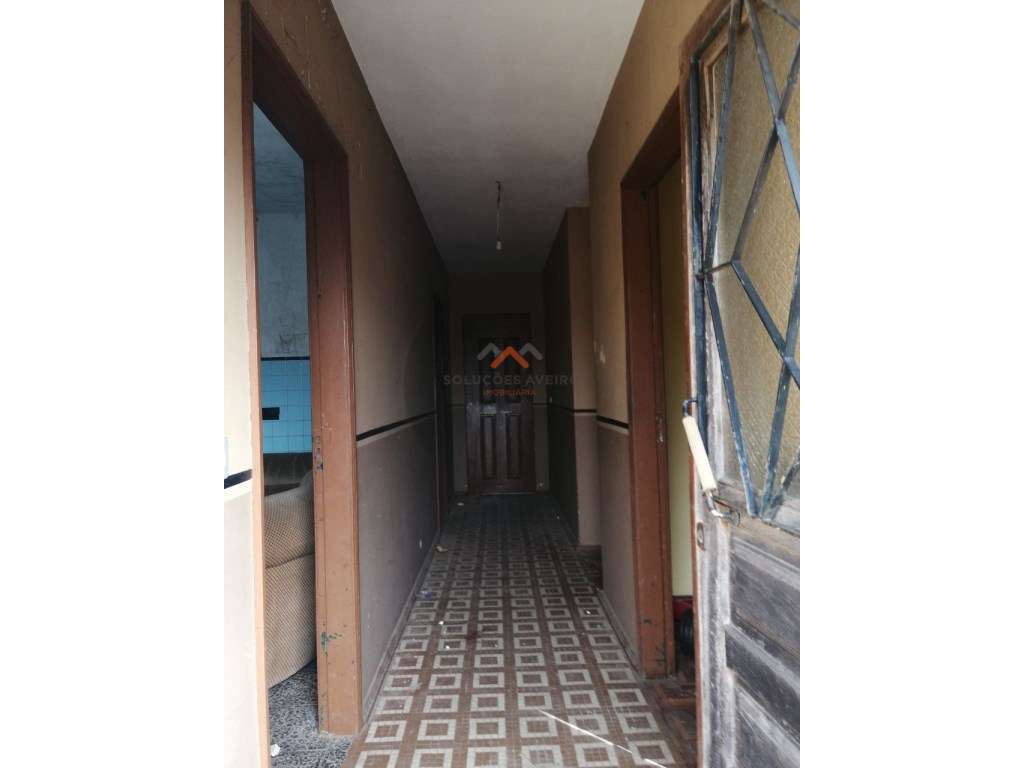 Moradia T4 com Espaço Comercial-37