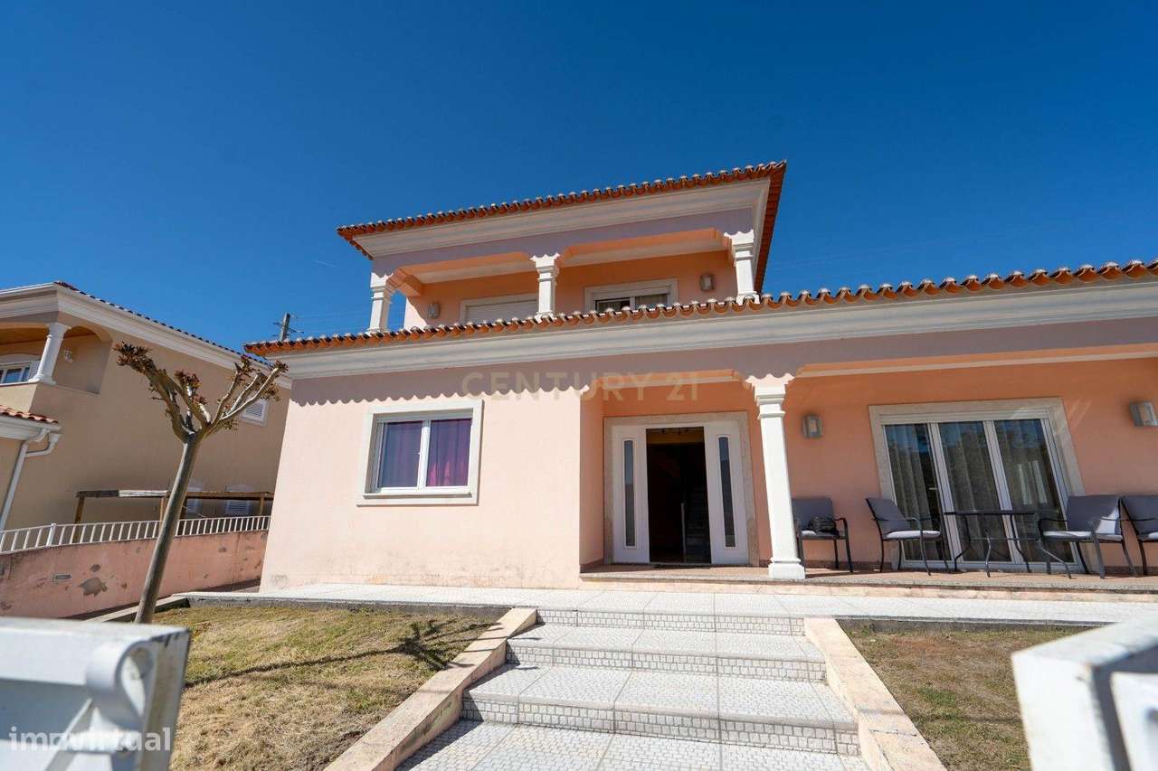 Moradia T3 - C/ espaço exterior e piscina-5