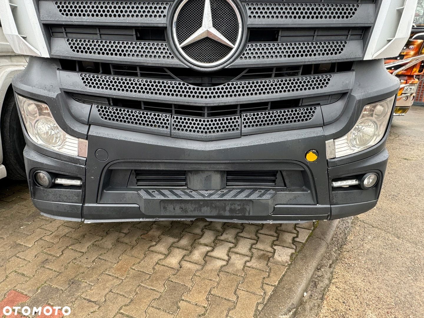 Przód kompletny zderzak narożnik wąska kabina Mercedes Actros MP 4 - 1