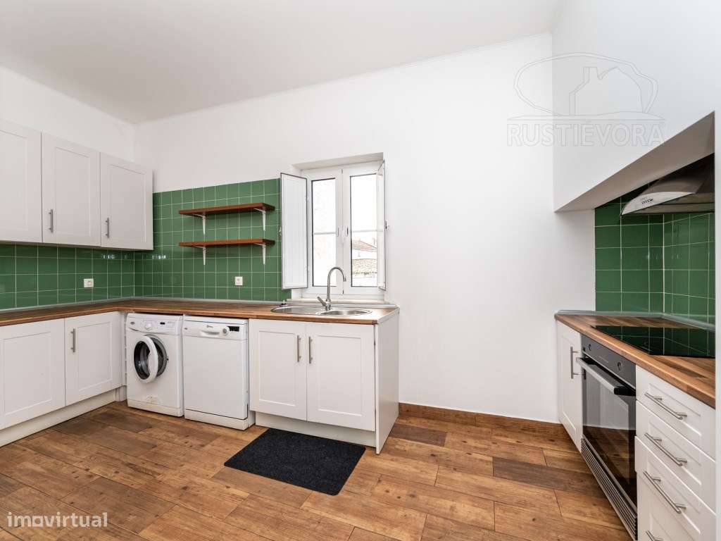 Moradia Bifamiliar T3 de 1º andar com amplo terraço na cobertura - Grande imagem: 3/36