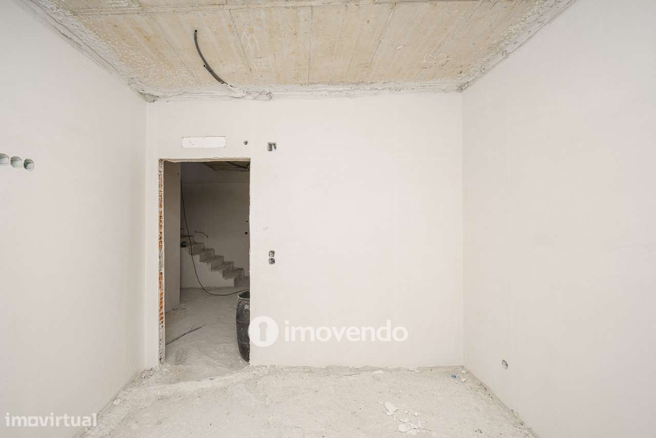 Moradia geminada T3+1 em fase de construção, em Pinhal de Frades-6