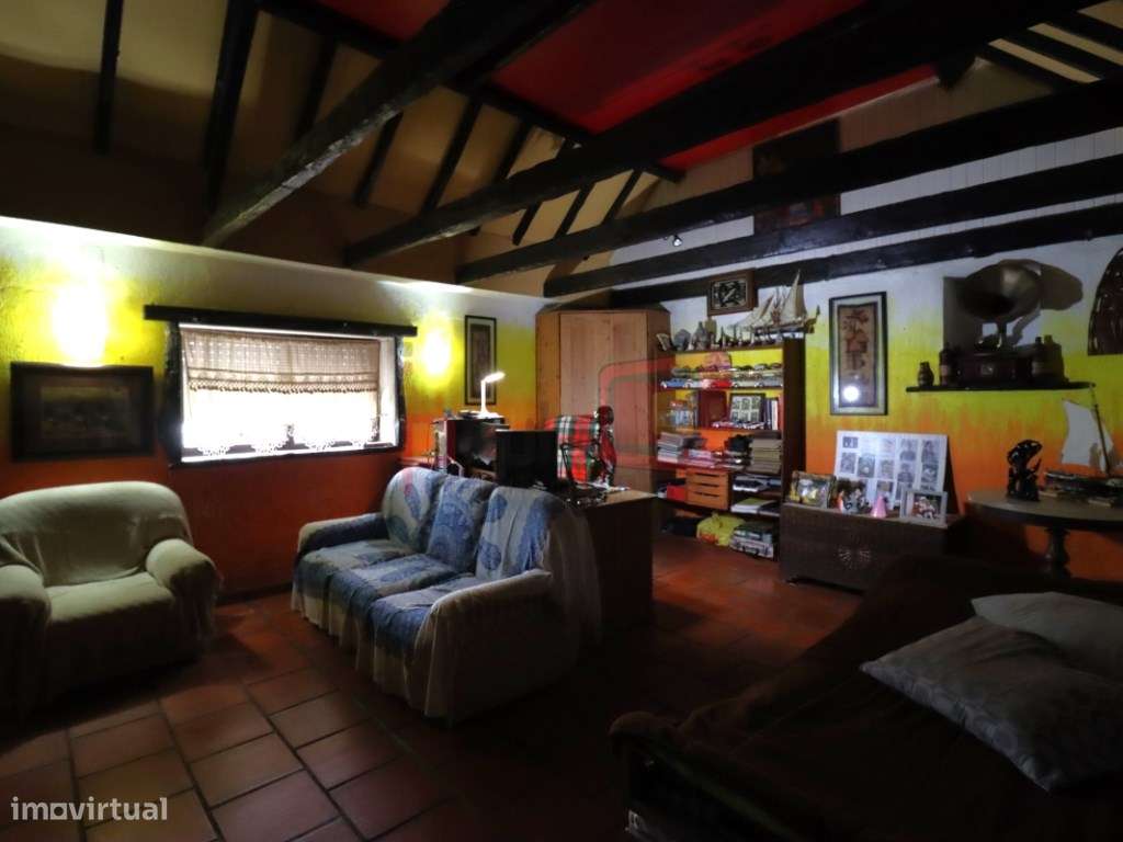 TERRENO COM CASAS - SARILHOS GRANDES-27