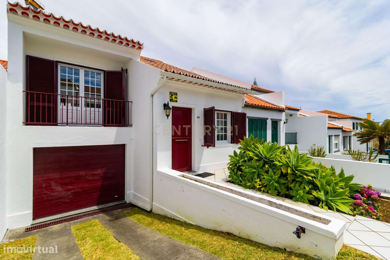 Moradia T2+1 com sótão, garagem, jardim e logradouro – Ponta Delgada-49