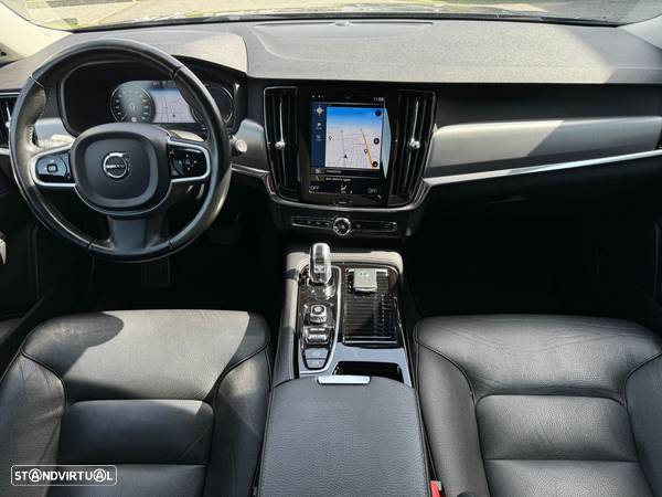 Volvo V90 2.0 T8 Momentum AWD Geartronic - 24