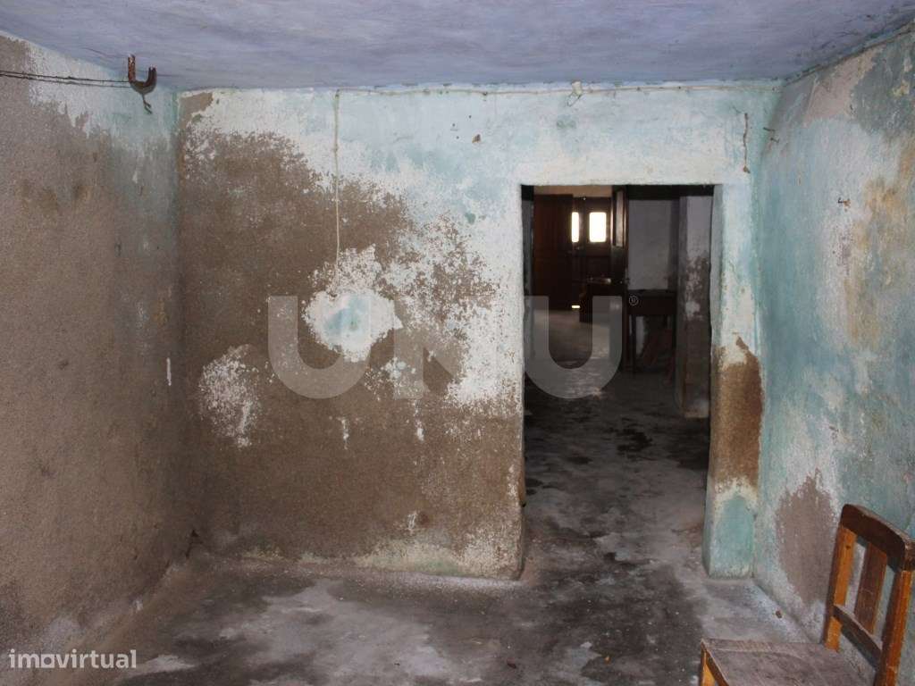 Moradia com Logradouro para Remodelar-6