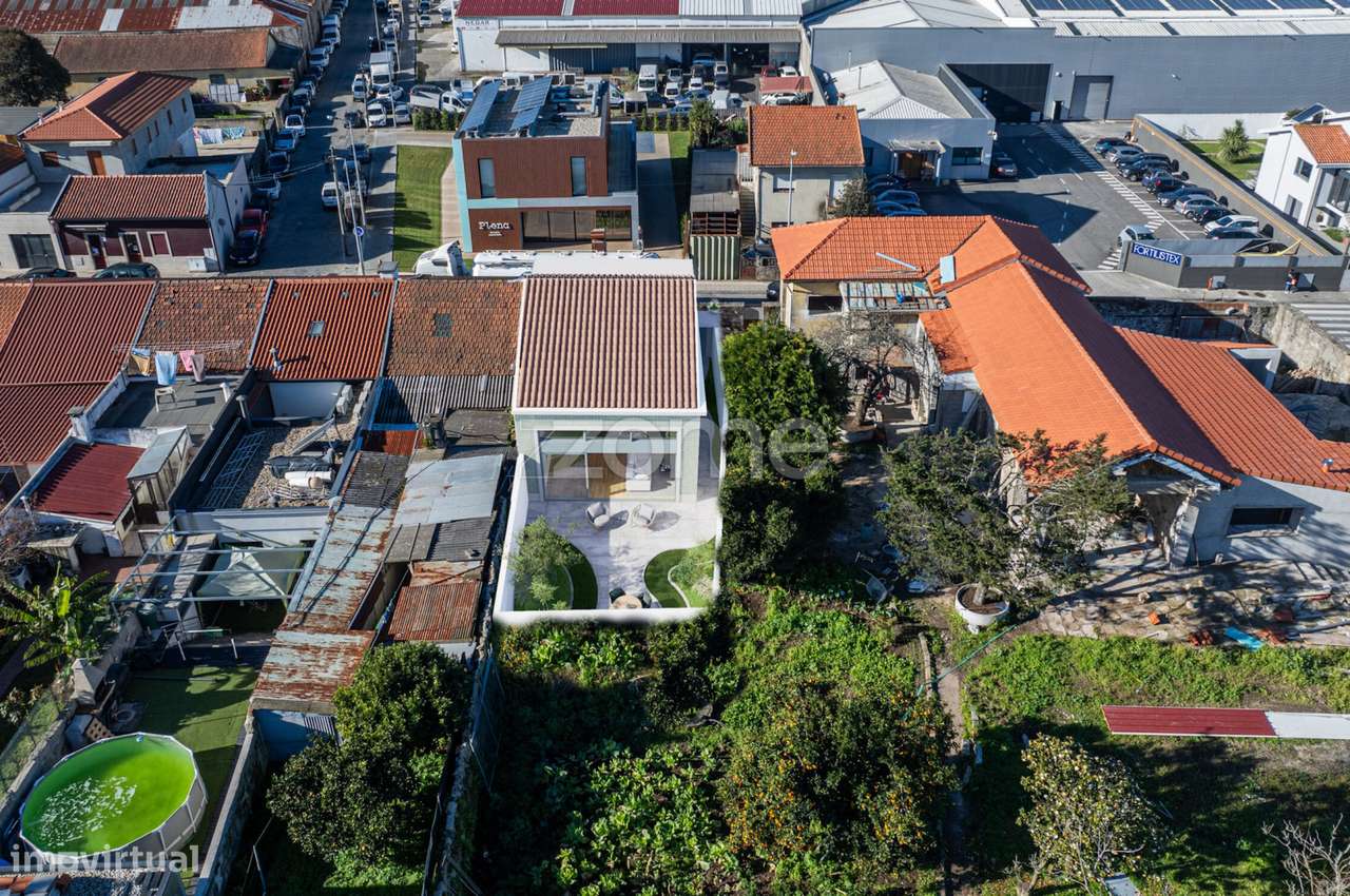 Moradia e terreno para construção na Rua de Recarei - Leça do Balio - Grande imagem: 4/22