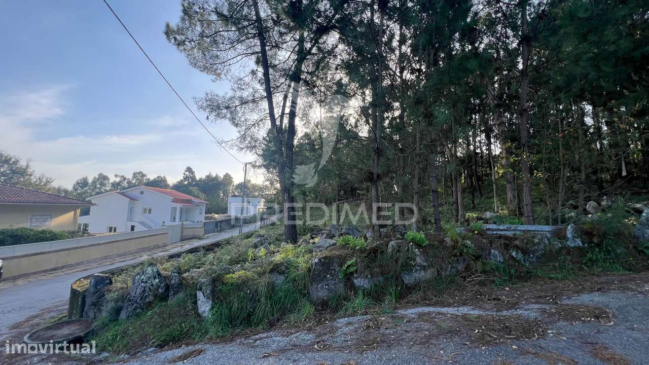 TERRENO DE GAVETO PARA CONSTRUÇÃO - TURIZ, VILA VERDE (1305m2) - Grande imagem: 5/14