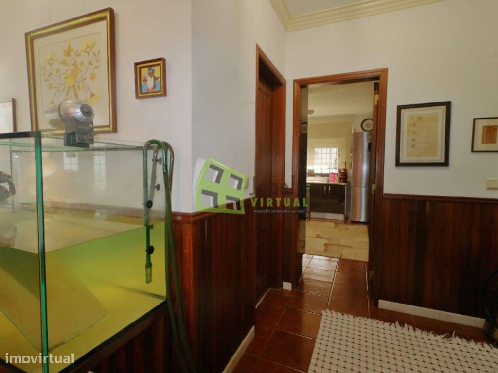 Moradia T3+1 com Quintal, Garagem em Vale de Milhaços-10