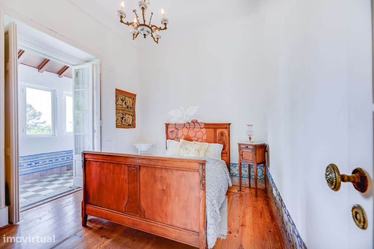 Moradia histórica T6  em Sintra com jardim, piscina e garagem-44