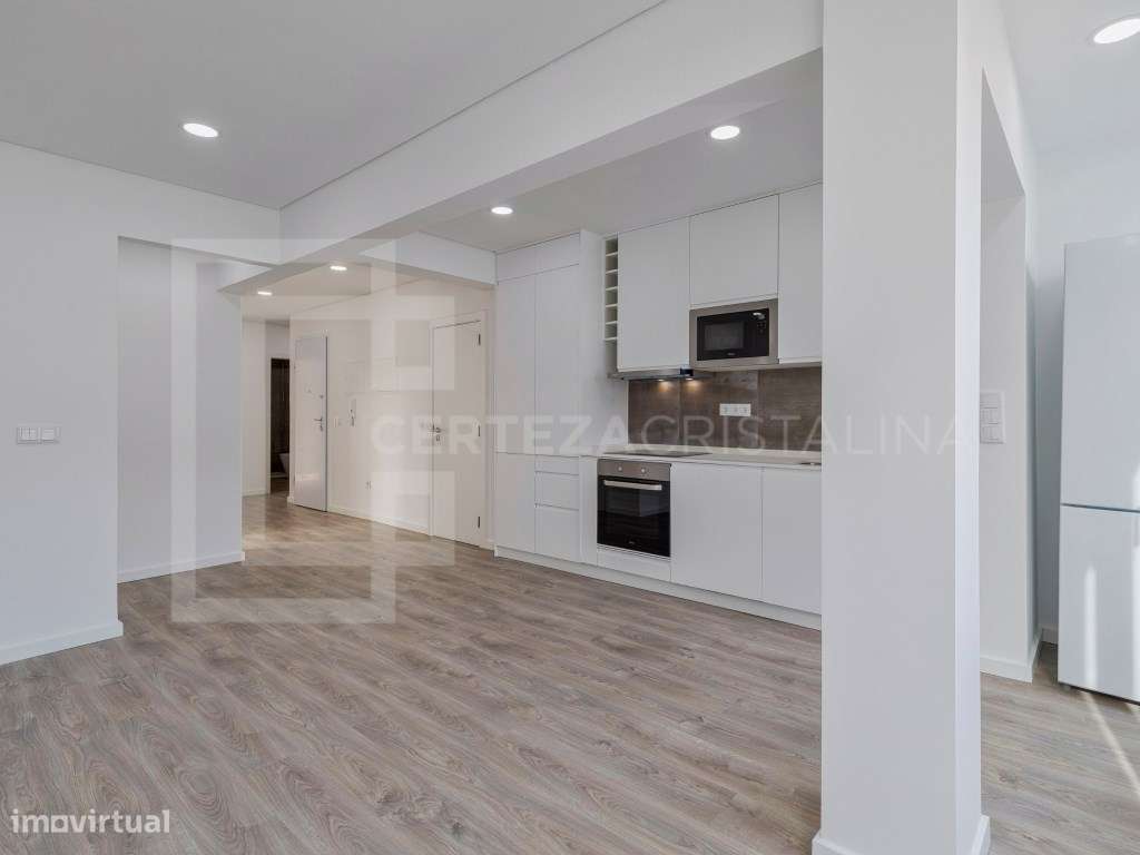 T3 Totalmente Renovado | 3.º Andar | Varanda | Rua S. Joaquim - Set... - Grande imagem: 5/25