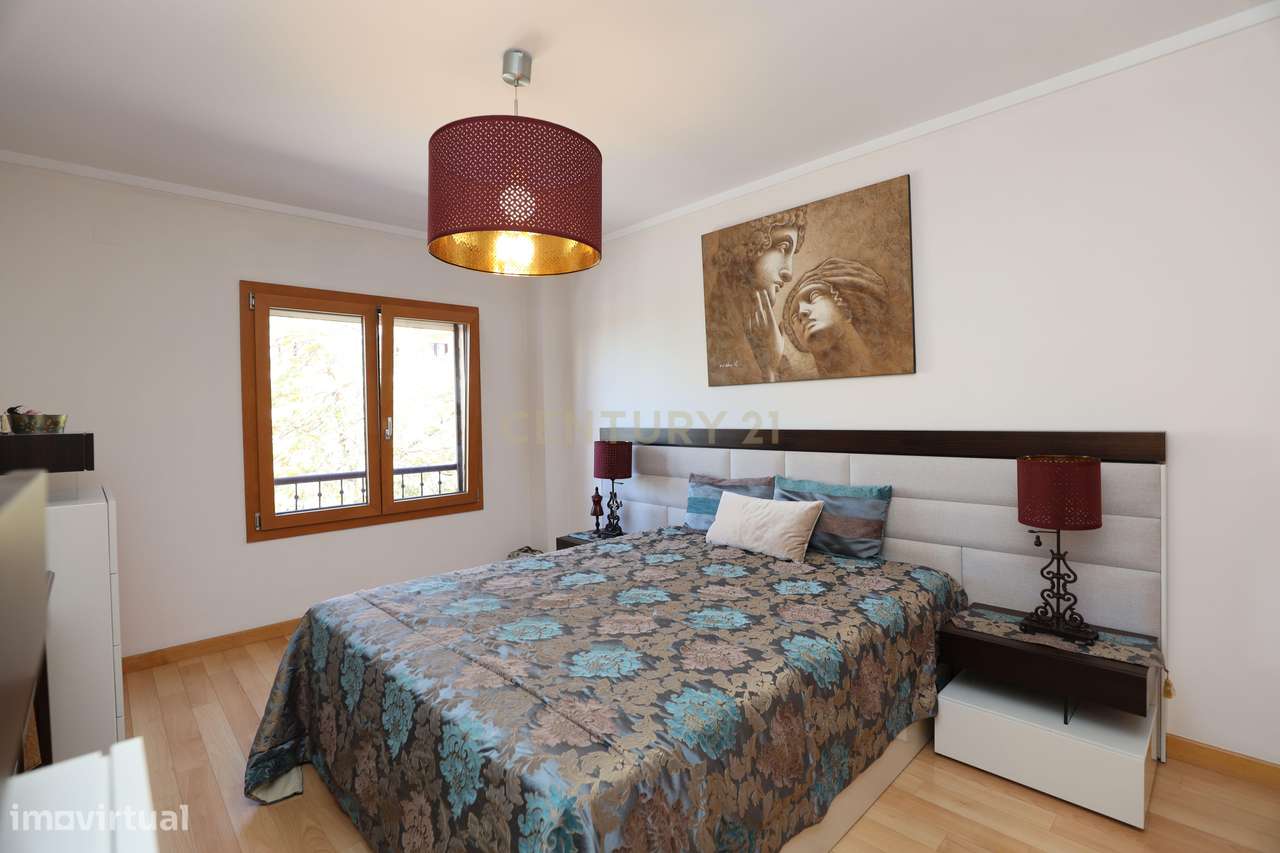 Apartamento T3  || Box 3 viaturas-36