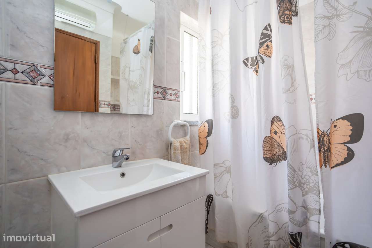 Moradia Geminada com Jardim, Cave e Garagem.-11