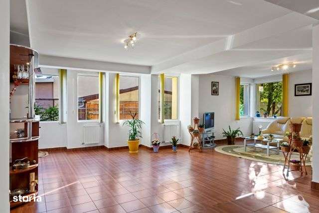 Vila de vanzare,7 camere,teren 1080mp,zona lacului Fundeni,600.000euro - Imagine principală: 1/15