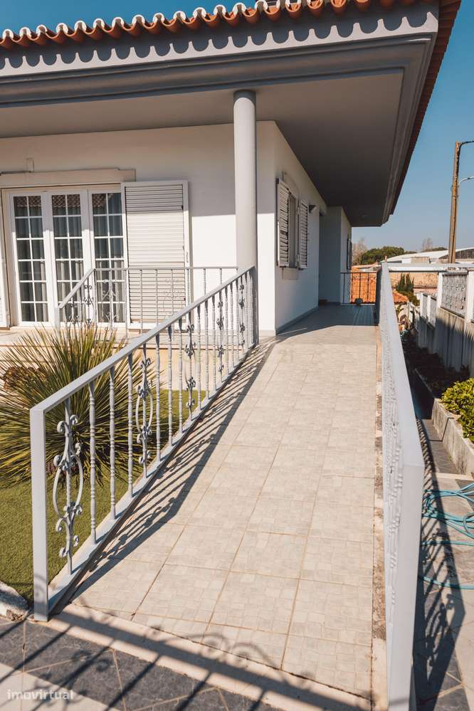 Moradia Isolada T4+2 com Piscina | Lazarim – Charneca da Caparica - Grande imagem: 4/50