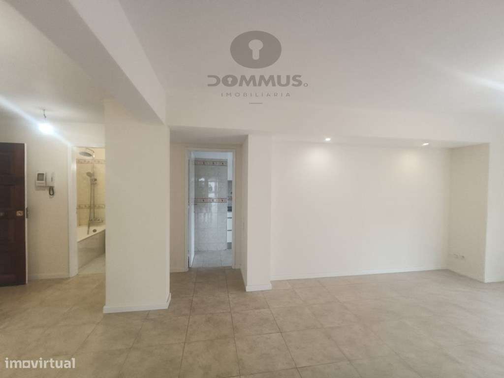 Apartamento T2 C/ algumas melhorias na Tapada das Merces-9