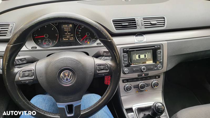 Volkswagen Passat - 25