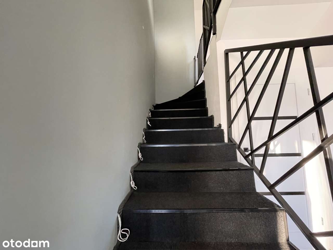 Taras od południa, garaż na 2 auta, rekuperacja, pompa ciepła.-9