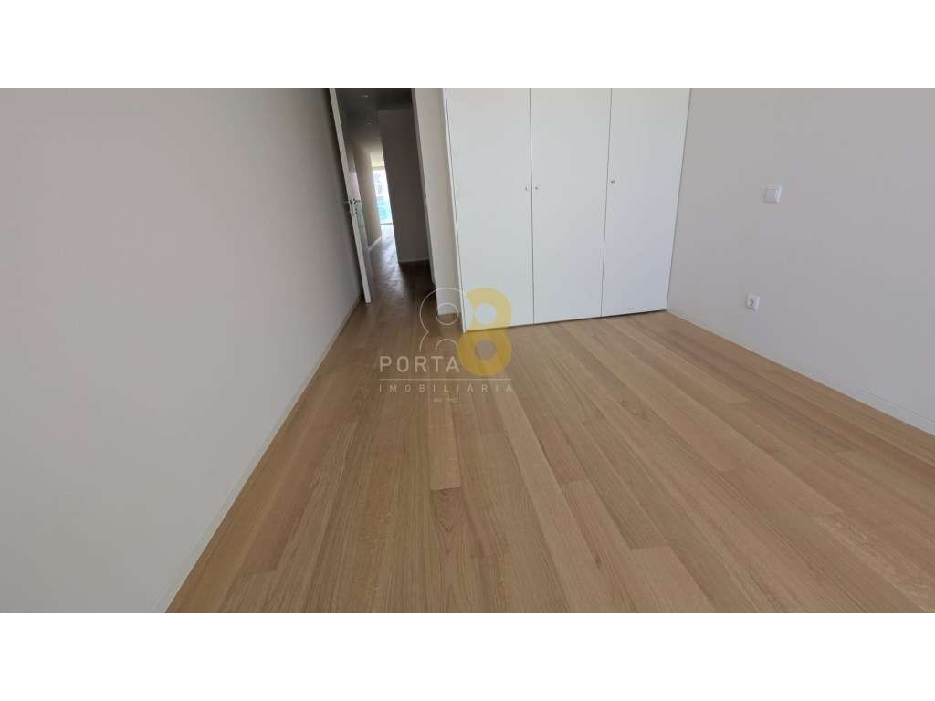 T2 Exclusivo com Terraço de 80 m² | 2 Suites | Piscina e Garagem Box-7