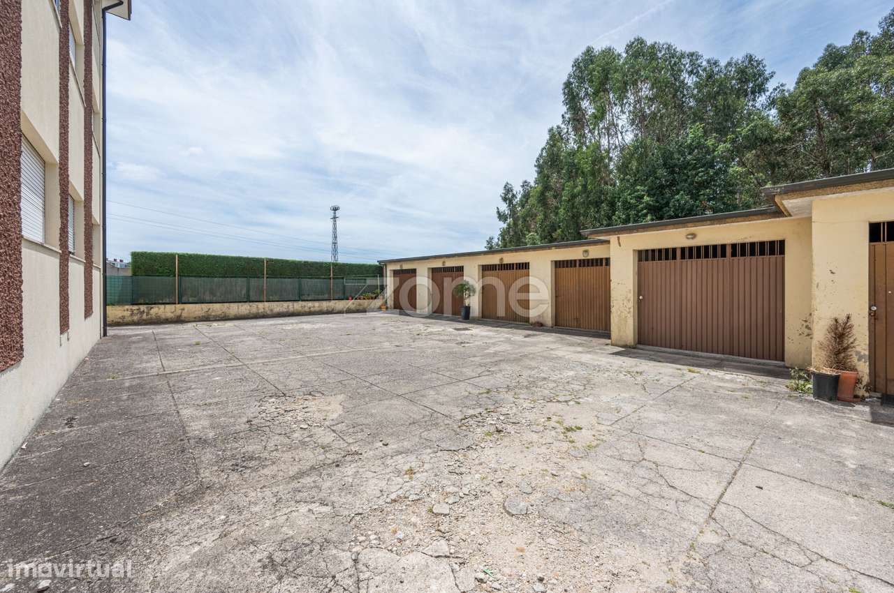 Apartamento T3 Renovado com Garagem Box em Águas Santas-18