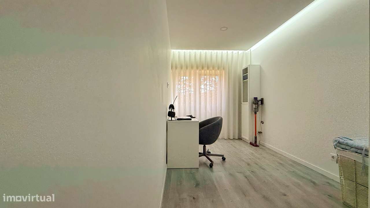 Apartamento T2 Totalmente Remodelado com Suite e Varanda-19