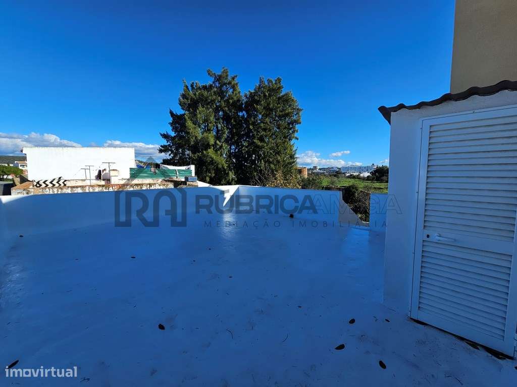 Moradia V2 em Loulé renovada com terraço e logradouro-33