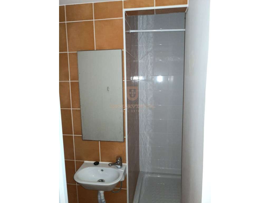 Oportunidade T1 + 3 para rentabilizar - Coimbra-9