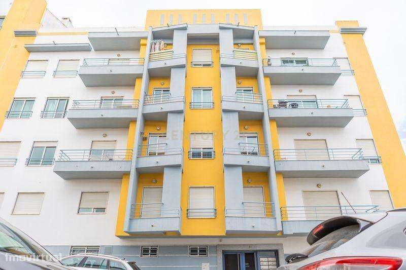 Apartamento T2 com elevador, lugar de estacionamento e arrecadação na-30