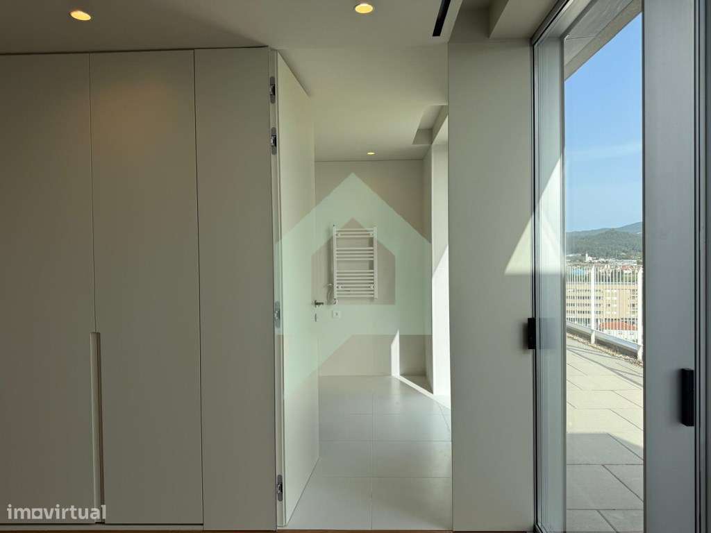 Apartamento T4 com vistas únicas em Barcelinhos, Barcelos.-31