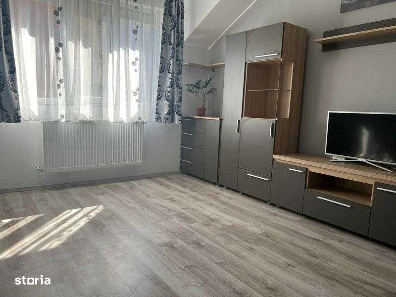Vand apartament cu 3 camere tip penthouse - Imagine principală: 3/8