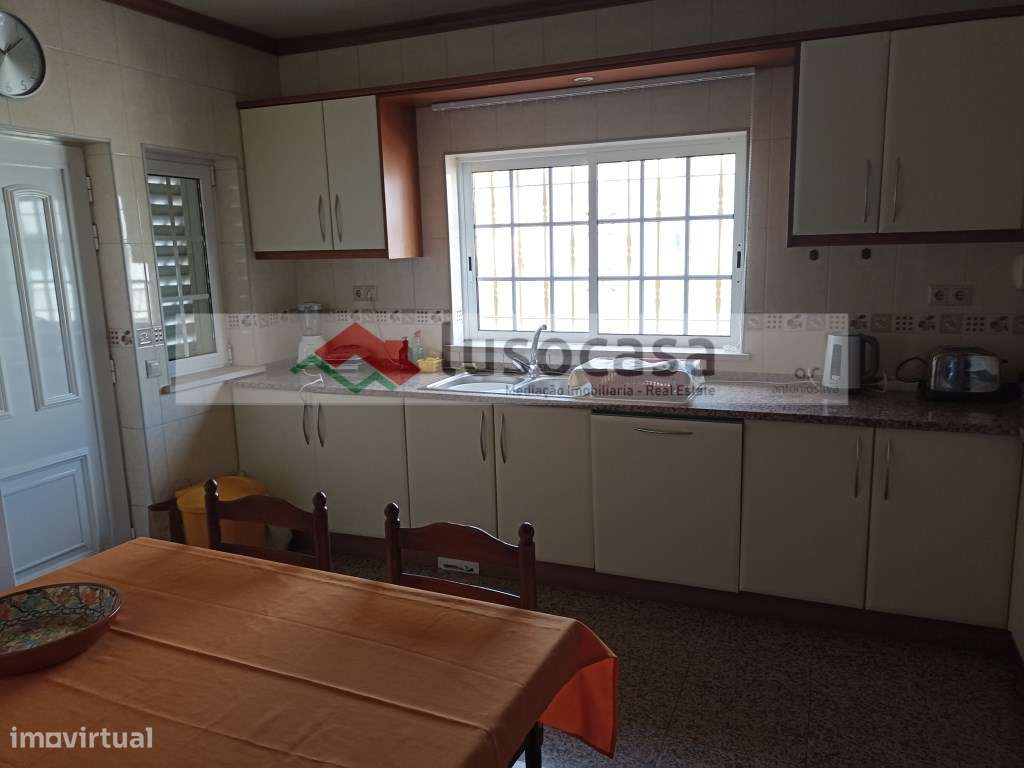 Moradia com 3 quartos, 3 casas de banho, cozinha equipada, piscina - Grande imagem: 5/50