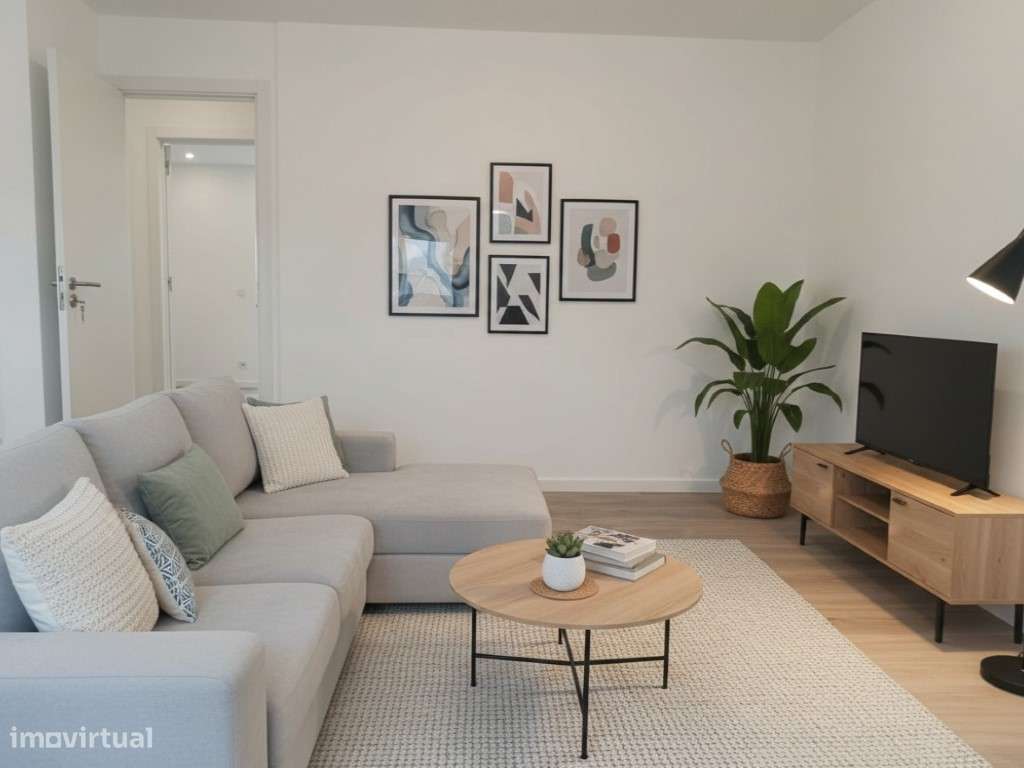 Apartamento T1 c/ Arrecadação Renovado em Porto Salvo-11