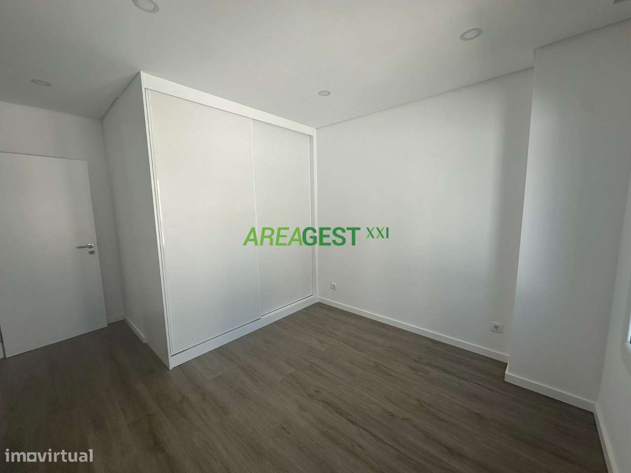 Moradia V4+1 no Casal Novo, Caneças-7